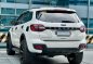 Selling White Ford Everest 2016 in Makati-3