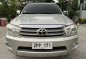 Selling White Toyota Fortuner 2009 in Quezon City-2