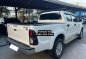 White Toyota Hilux 2013 for sale in Mandaue-7