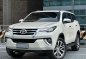 Selling White Toyota Fortuner 2017 in Makati-2