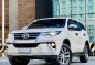 Selling White Toyota Fortuner 2017 in Makati-1