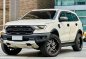 Selling White Ford Everest 2016 in Makati-1