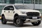 Selling White Ford Everest 2016 in Makati-0