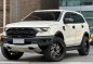 Selling White Ford Everest 2016 in Makati-1