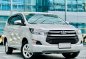 Selling White Toyota Innova 2016 in Makati-1